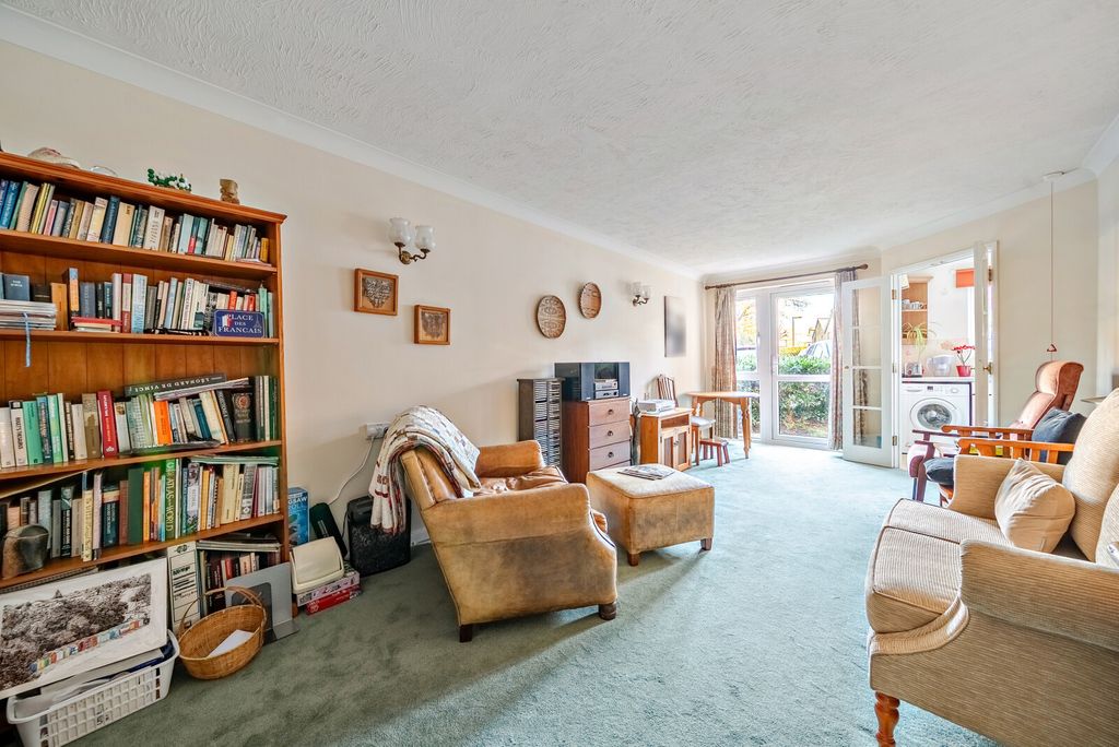 Property photo 3 of 10 1395402-4-695B852...