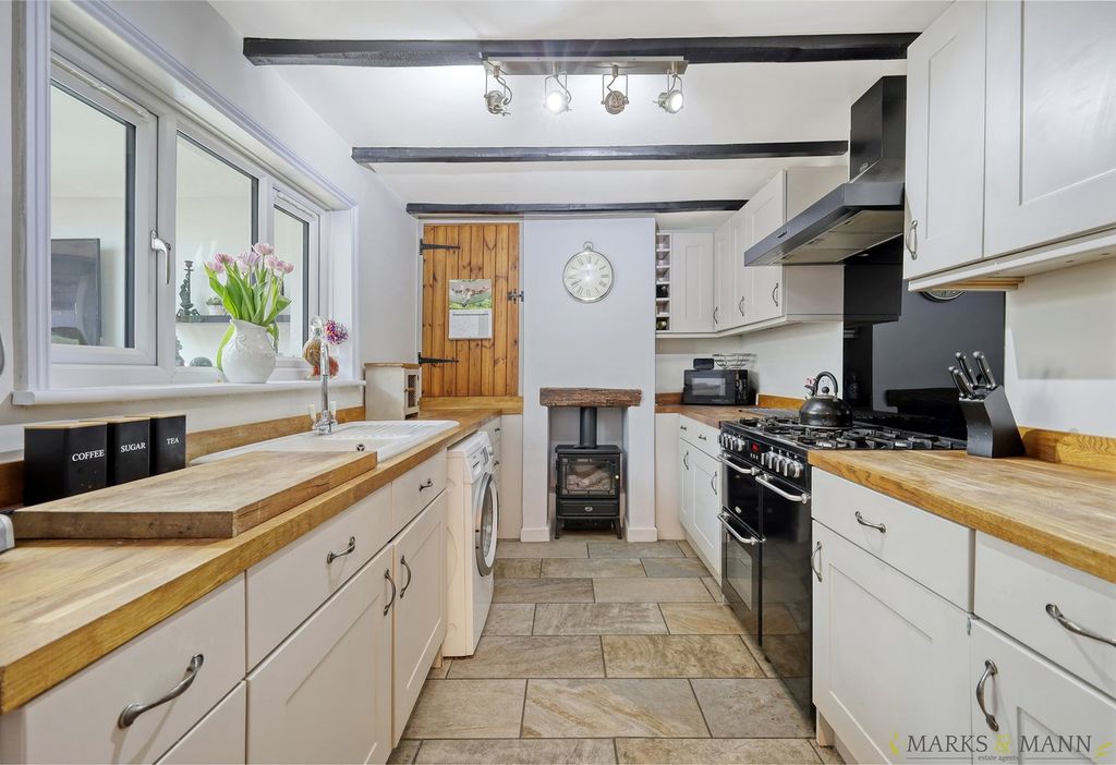 Property photo 3 of 31