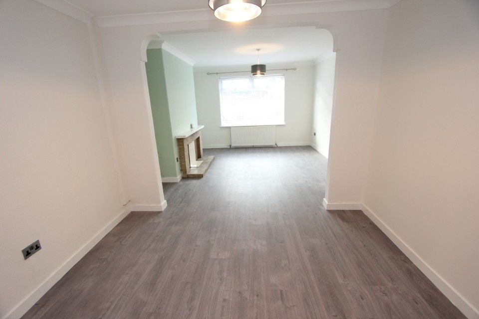 Property photo 3 of 15 Lounge/ Dining Room