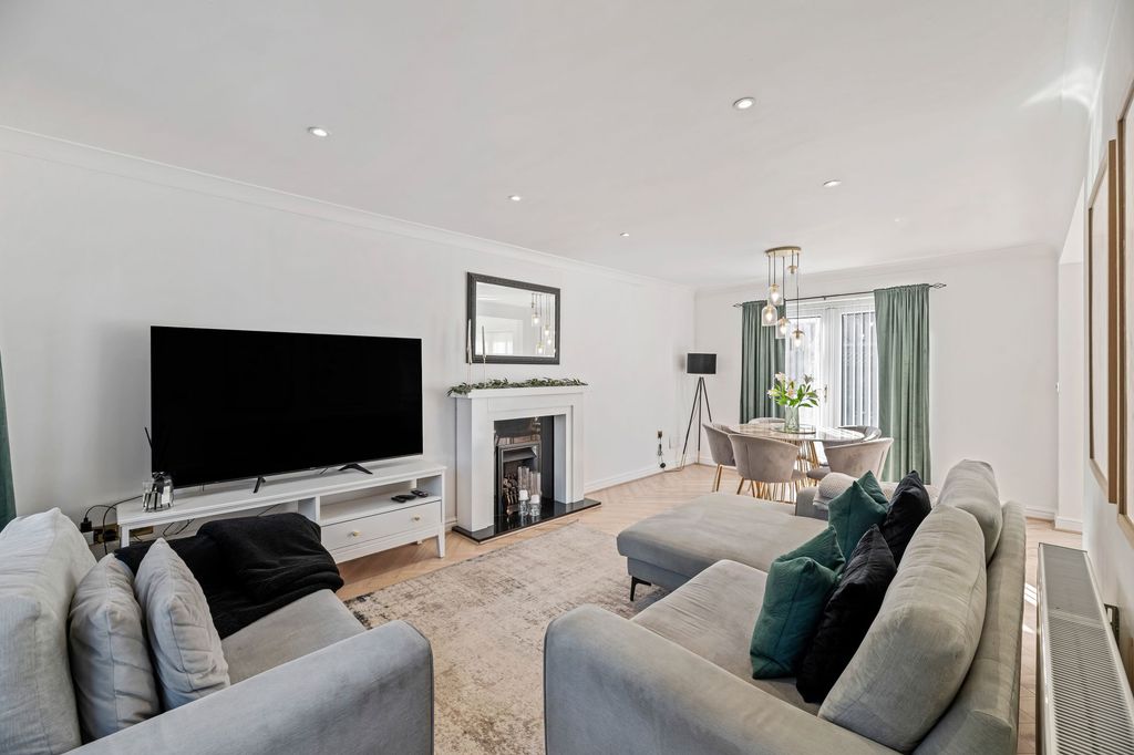 Property photo 2 of 25