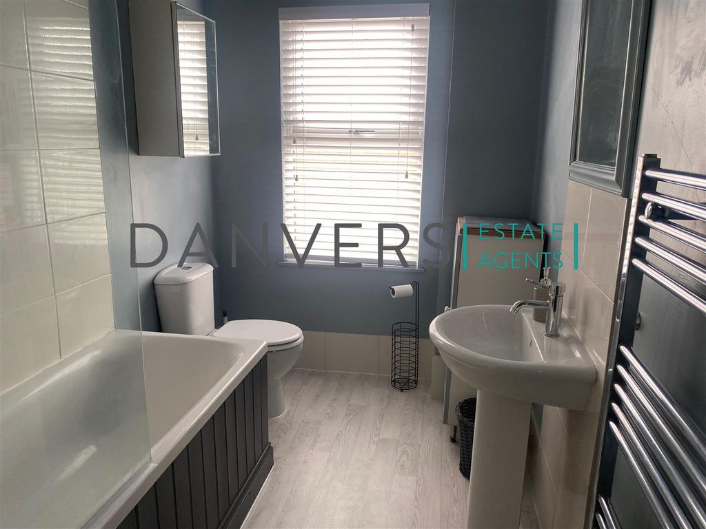 Property photo 2 of 5 Bathroom.Jpg