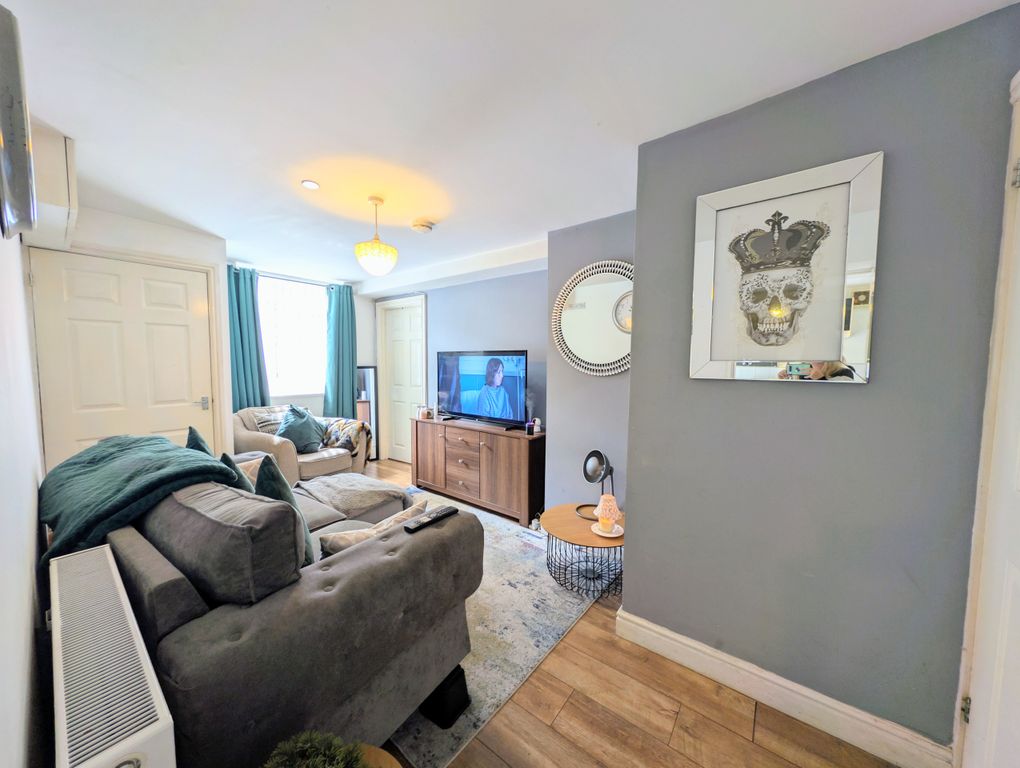 Property photo 3 of 14 Flat Below Living Room
