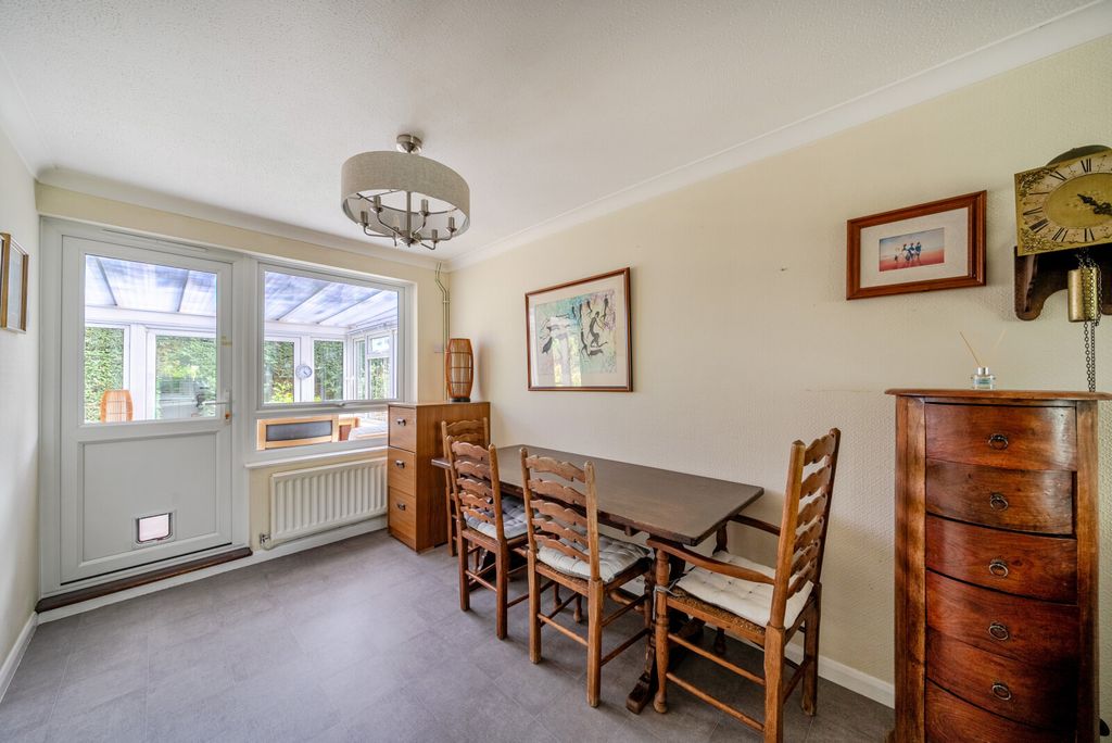 Property photo 3 of 19 1464910-12-6A06d8...
