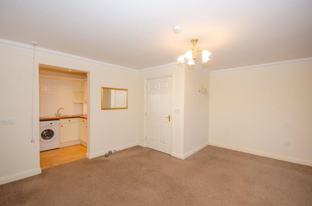 Property photo 3 of 16 Lounge Pic 2.Jpg