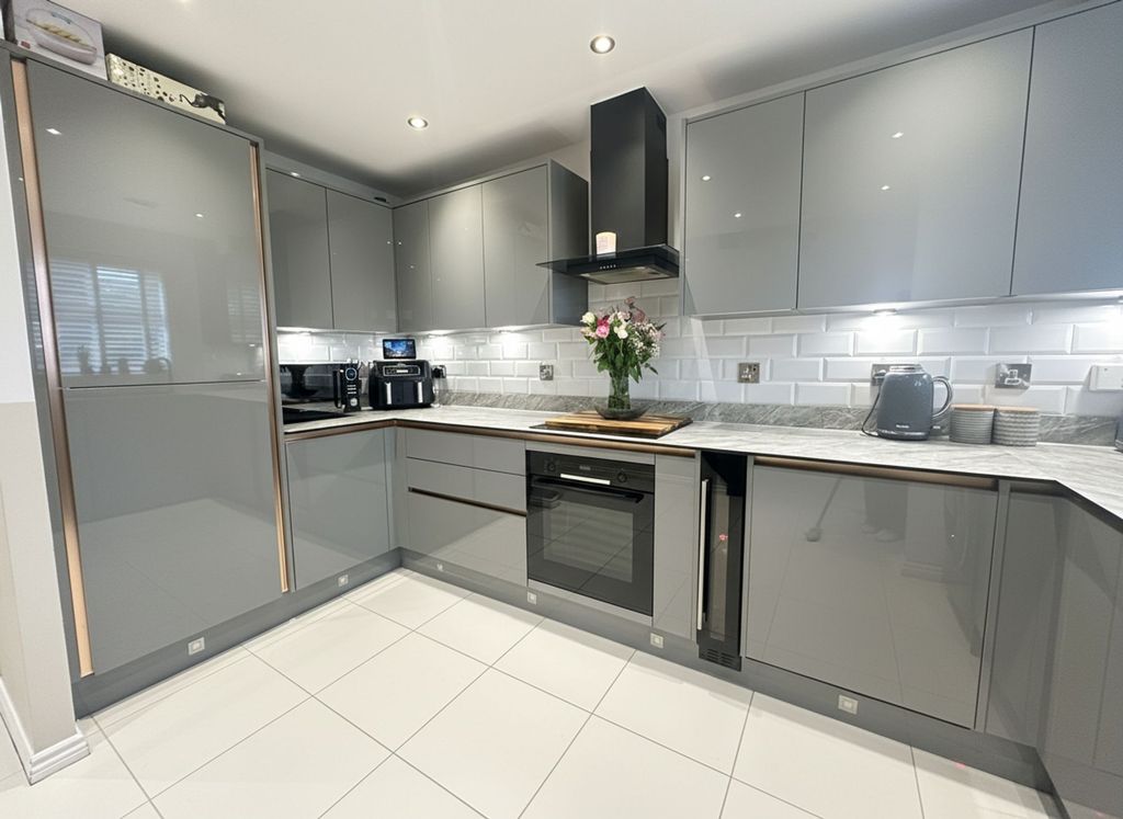 Property photo 2 of 13 Kitchen