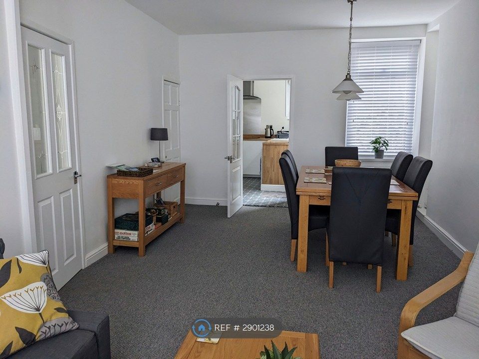 Property photo 3 of 14 Dining Area