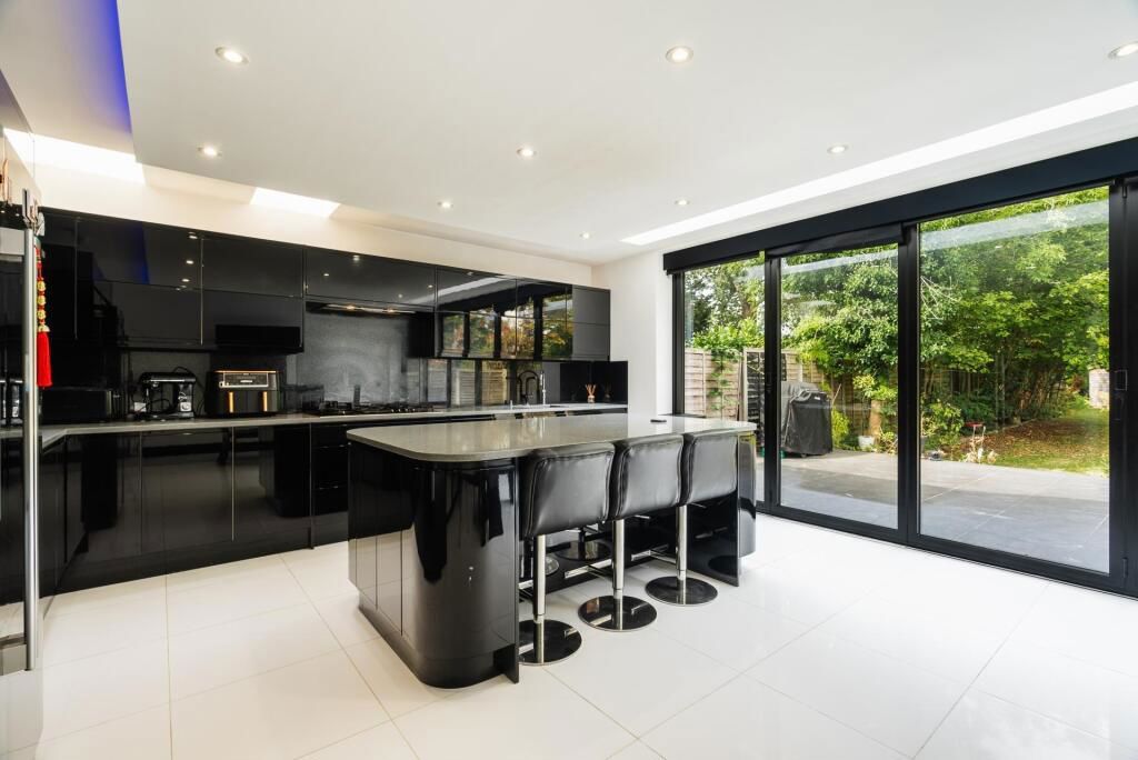 Property photo 3 of 21