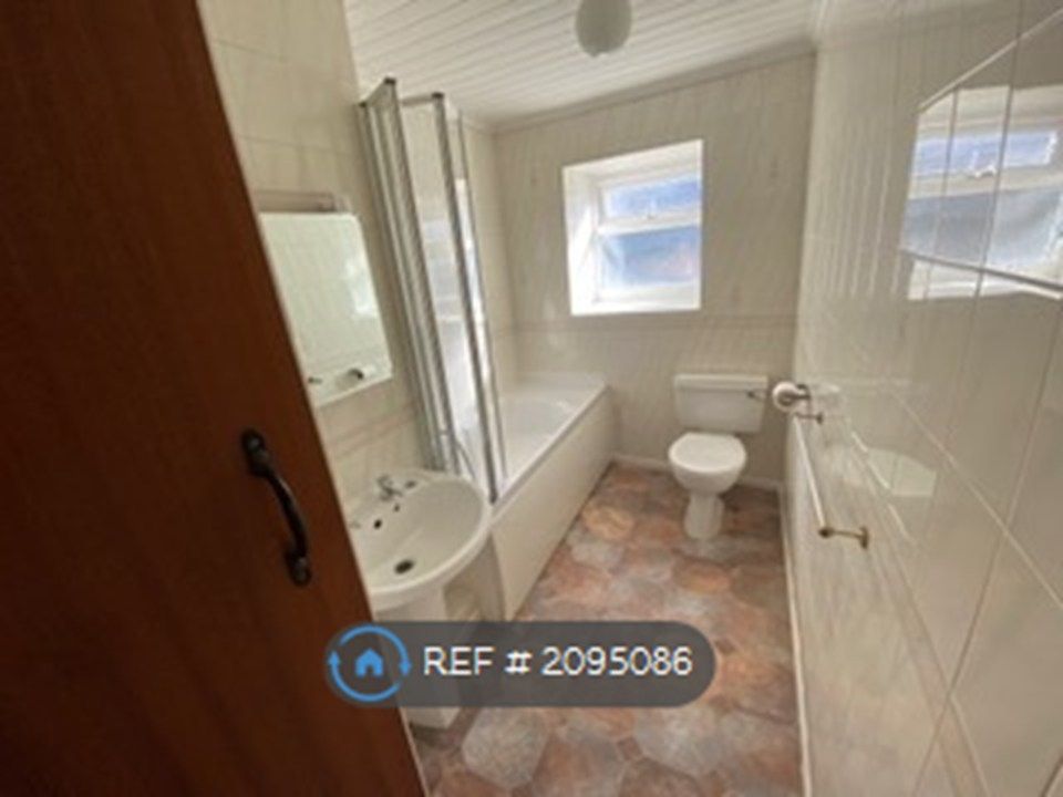 Property photo 2 of 6 Bathroom
