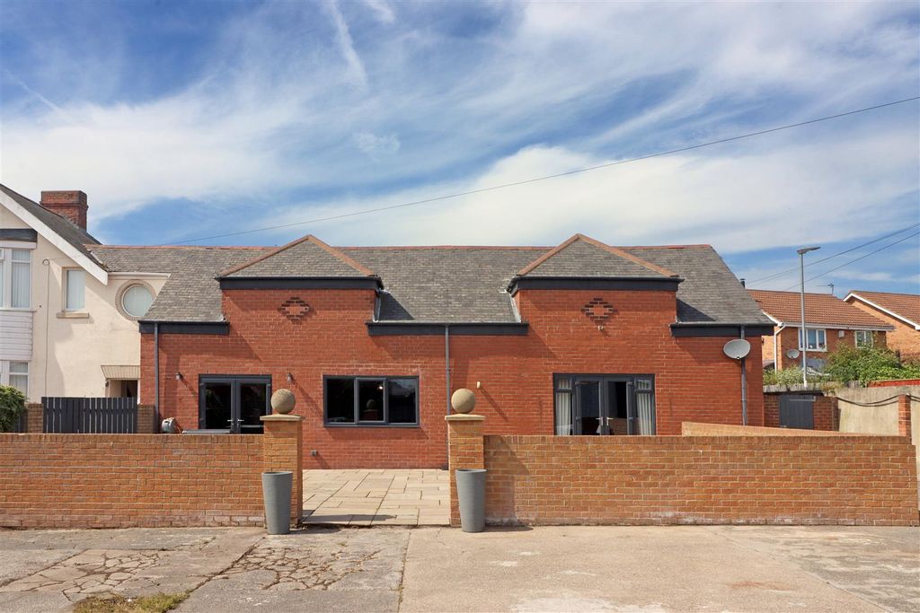 Property photo 1 of 14 External