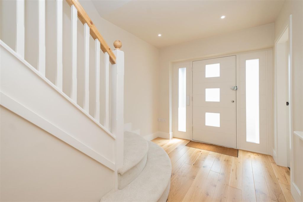 Property photo 3 of 24