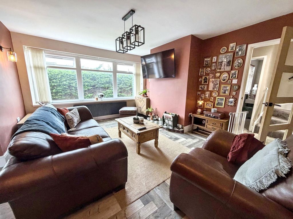 Property photo 3 of 27
