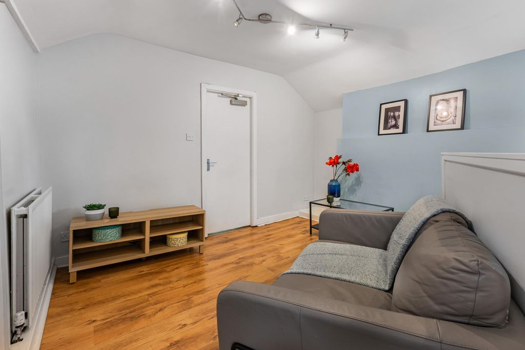 Property photo 2 of 9 Property Photo