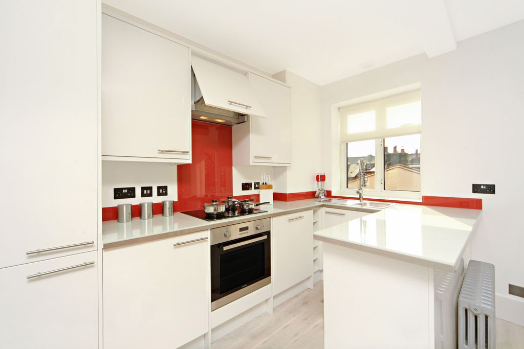 Property photo 2 of 9 Kitchen