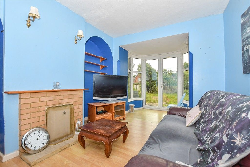 Property photo 1 of 12 Lounge