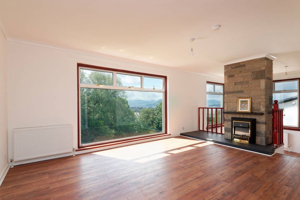 Property photo 3 of 27