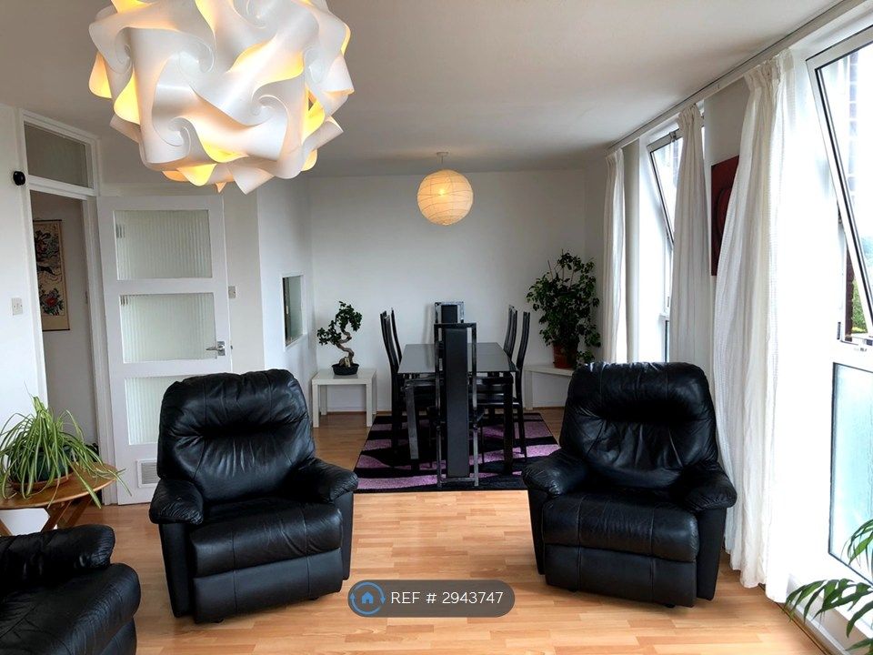 Property photo 1 of 7 Living Room