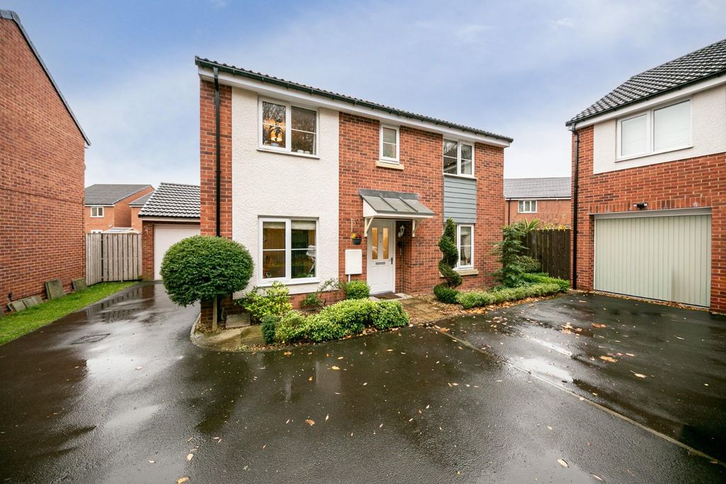 Property photo 1 of 18 External