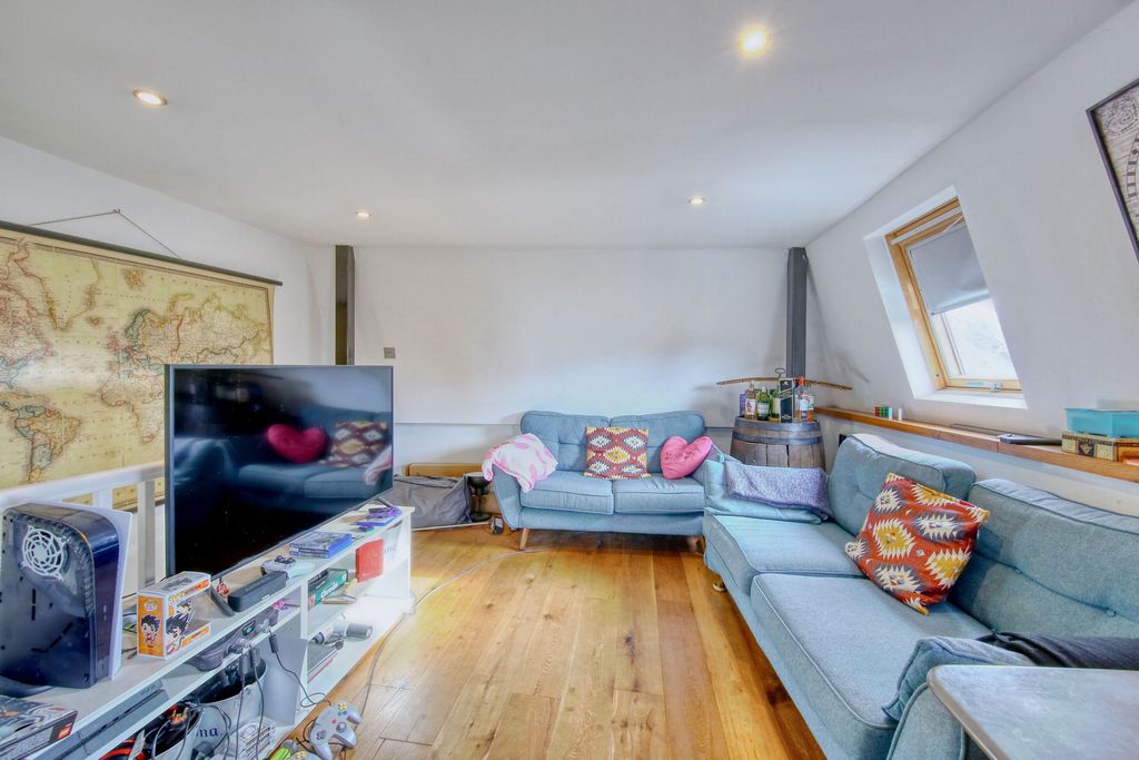Property photo 2 of 11 Photo 6
