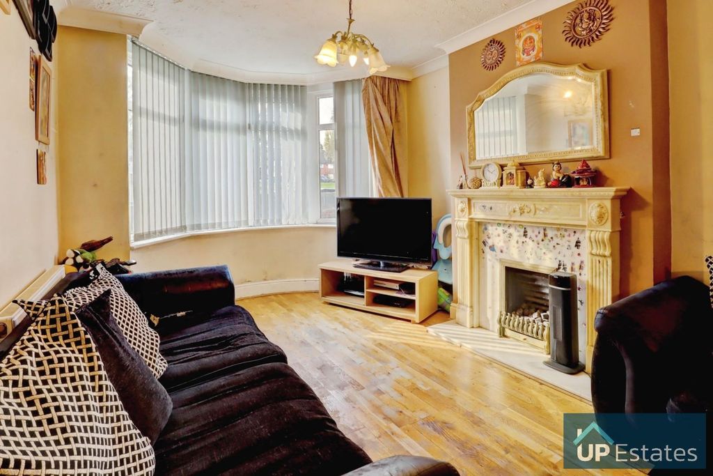 Property photo 2 of 10 Living Room