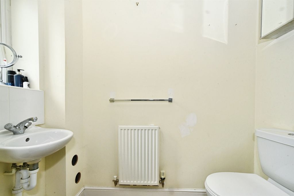 Property photo 2 of 18
