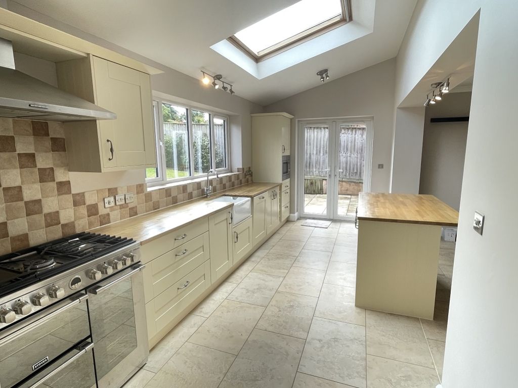 Property photo 2 of 17 12 Roundhill Close, Exeter - Kitchen