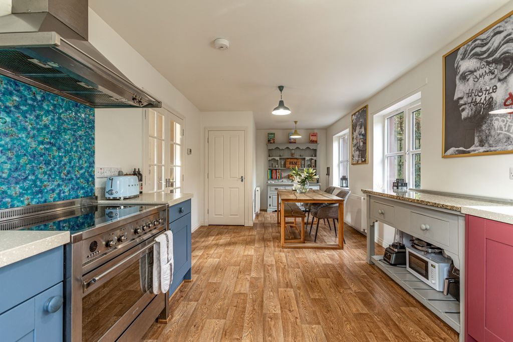 Property photo 3 of 27 Dining Kitchen