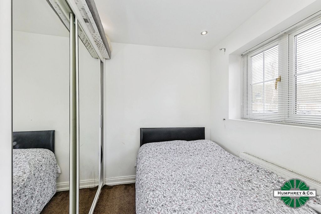 Property photo 3 of 11 Pbox-Img.Jpg