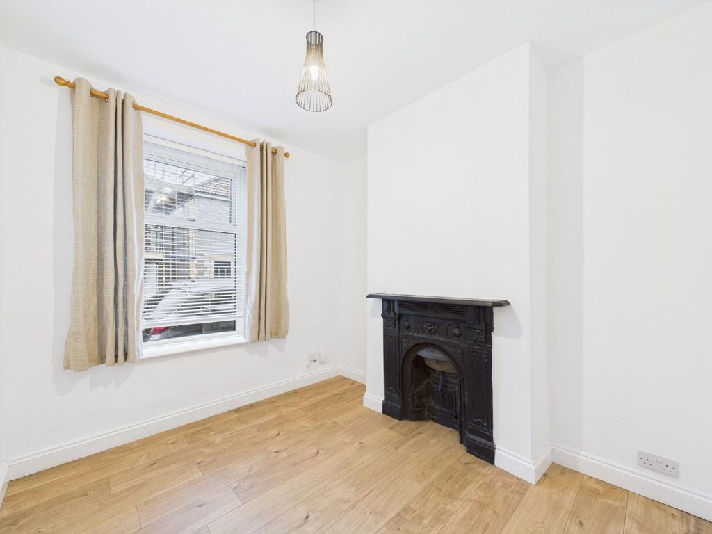 Property photo 2 of 24 Cam01530G0-Pr0360-Still001.Jpg