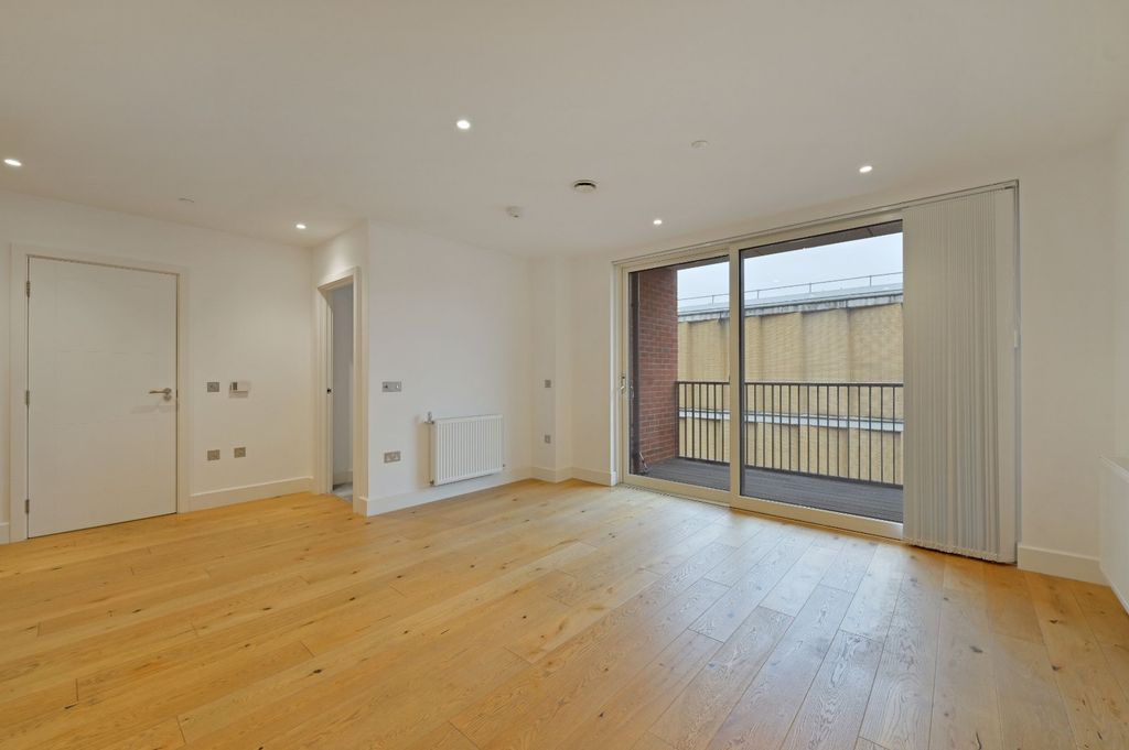 Property photo 3 of 11 Sitting/Dining Room