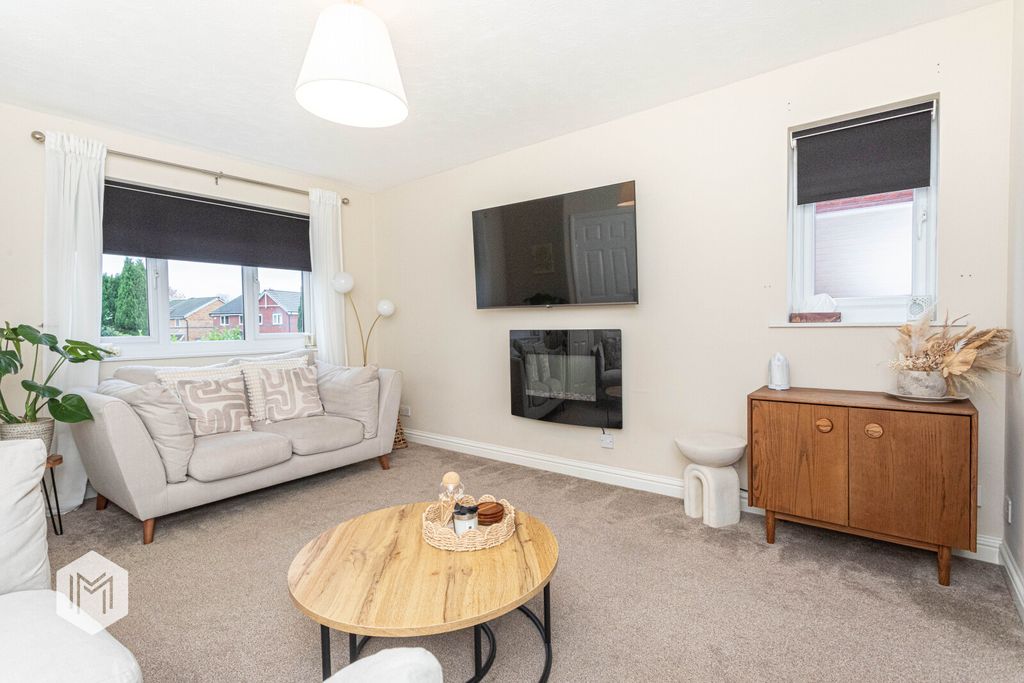 Property photo 2 of 25 Picture No. 14