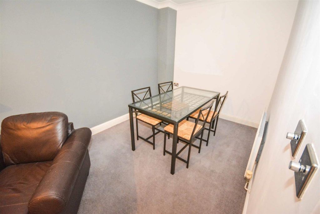 Property photo 3 of 22 Open Plan Living Room