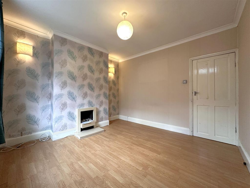 Property photo 2 of 15 Lounge 665