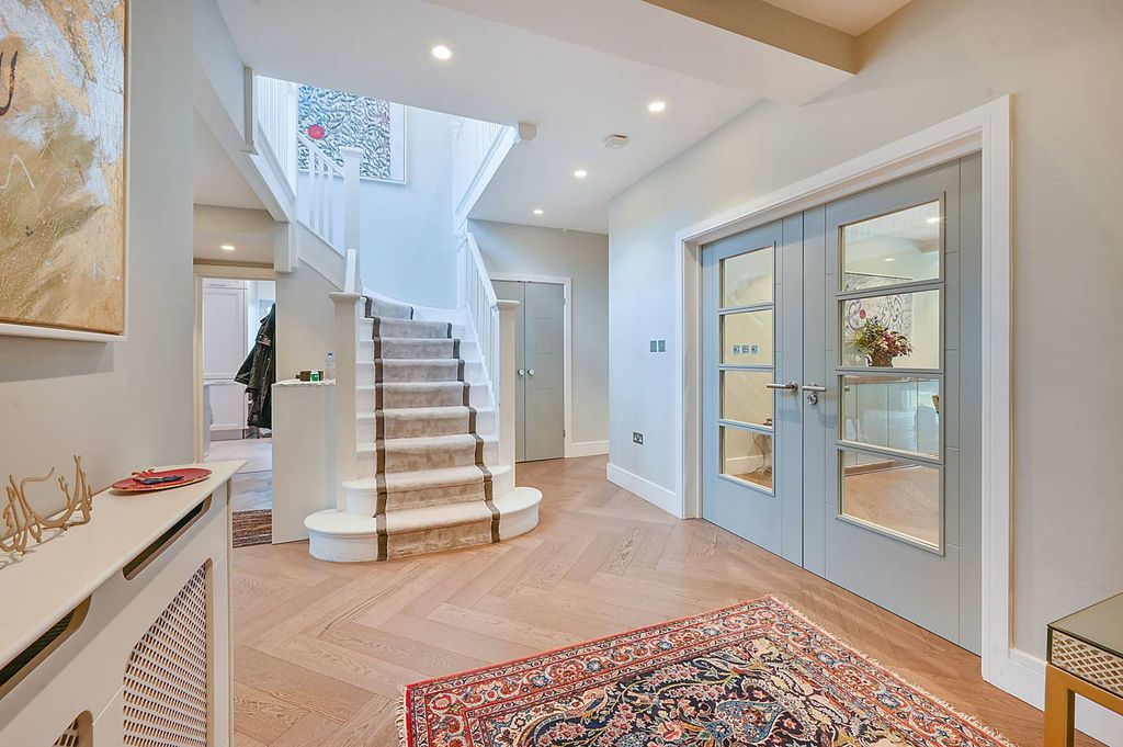 Property photo 3 of 27