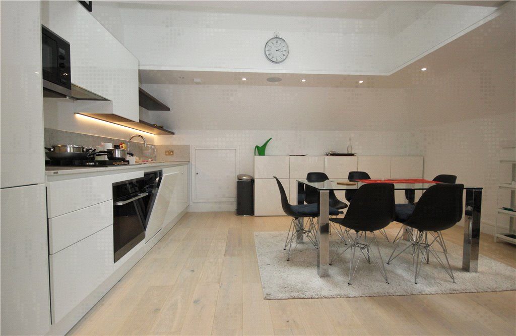 Property photo 3 of 17 Kitchen/Reception