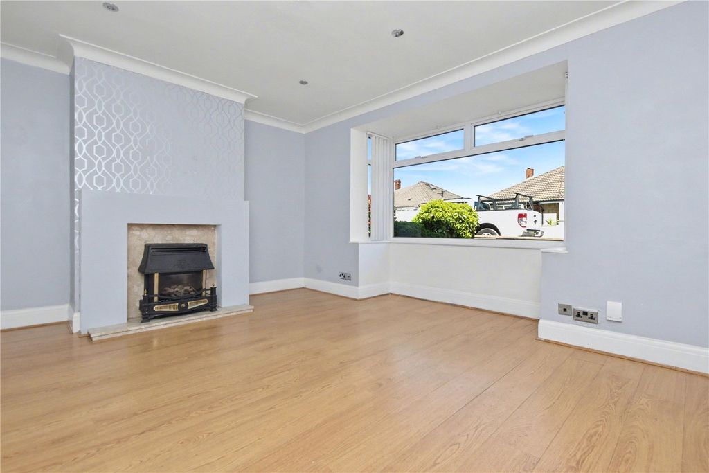 Property photo 2 of 23 Picture No. 16