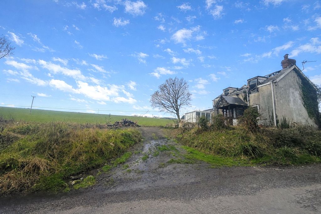 Property photo 2 of 12 Picture No. 02