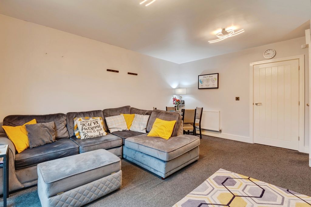 Property photo 3 of 20 Pbox-Img.Jpg