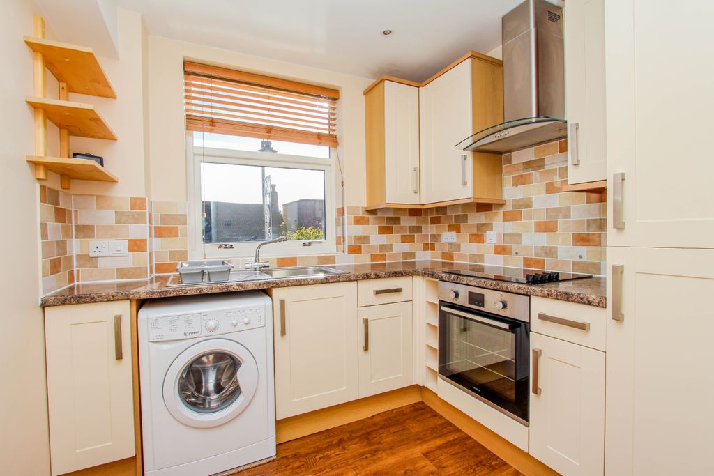 Property photo 2 of 6 Kitchen