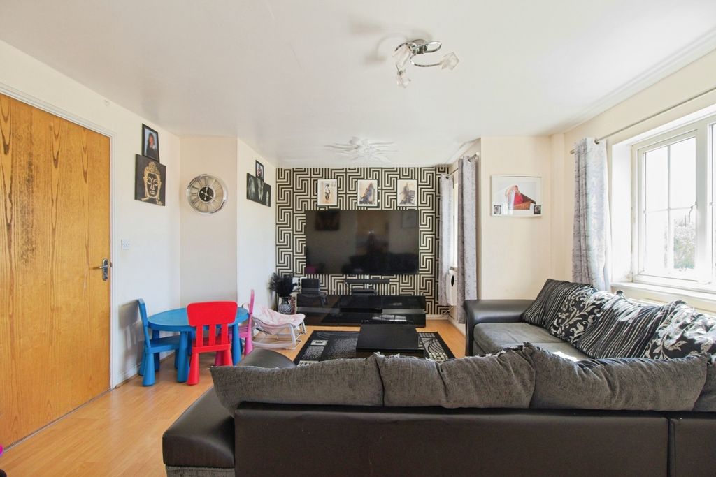 Property photo 3 of 18 Pbox-Img.Jpg