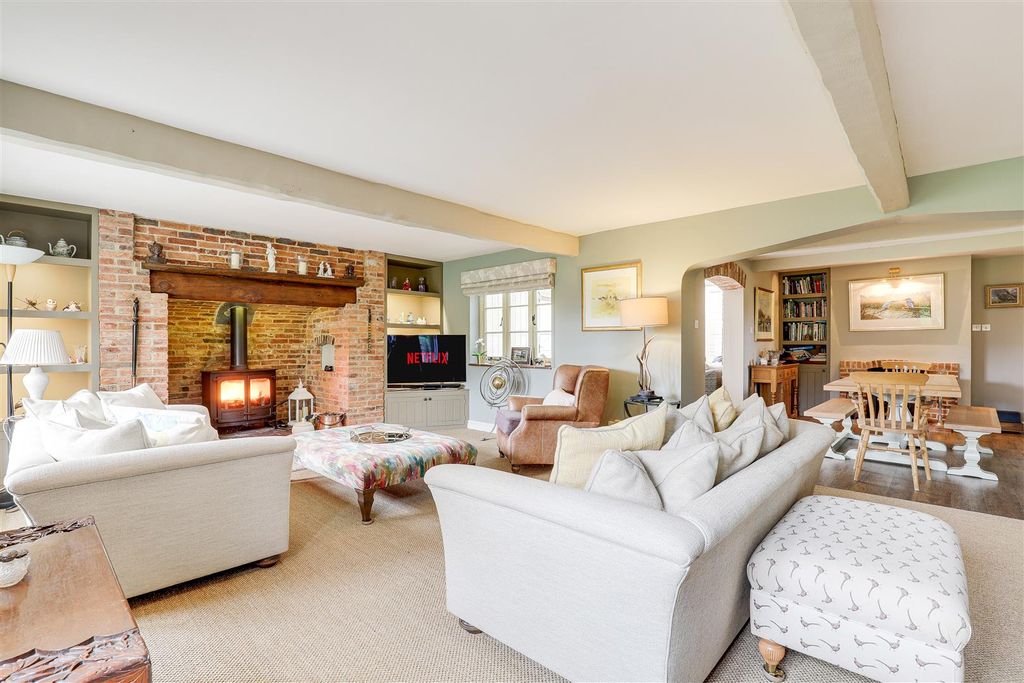 Property photo 2 of 53 10427.Jpg