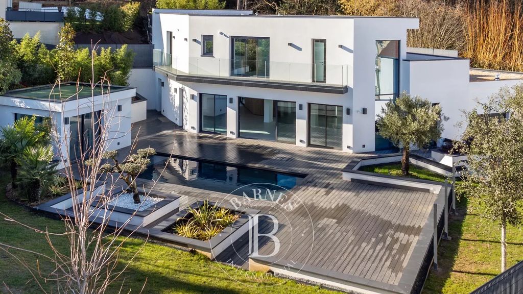 Property photo 2 of 29