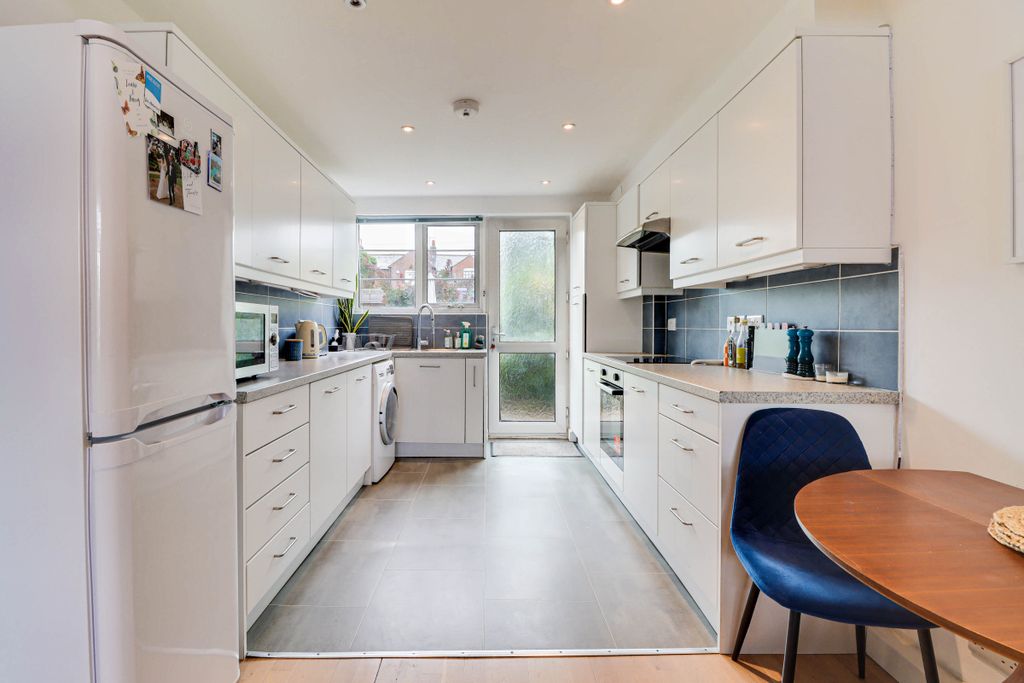 Property photo 3 of 12 Kitchen