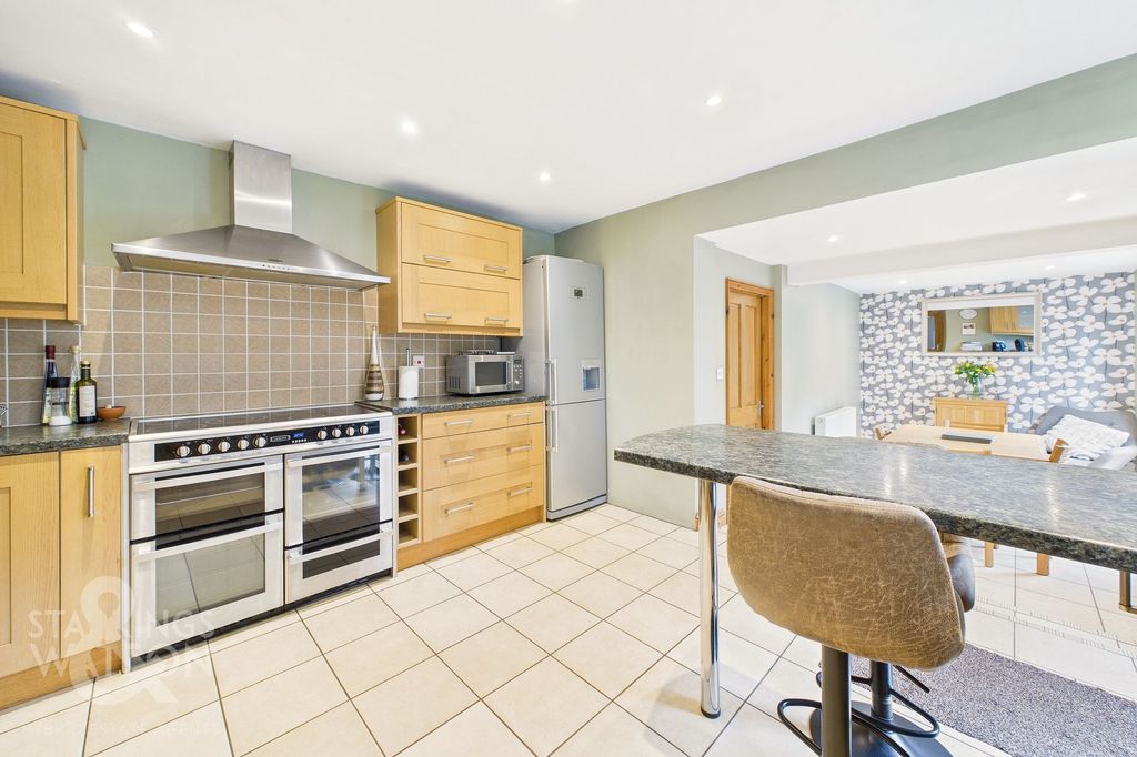 Property photo 3 of 31