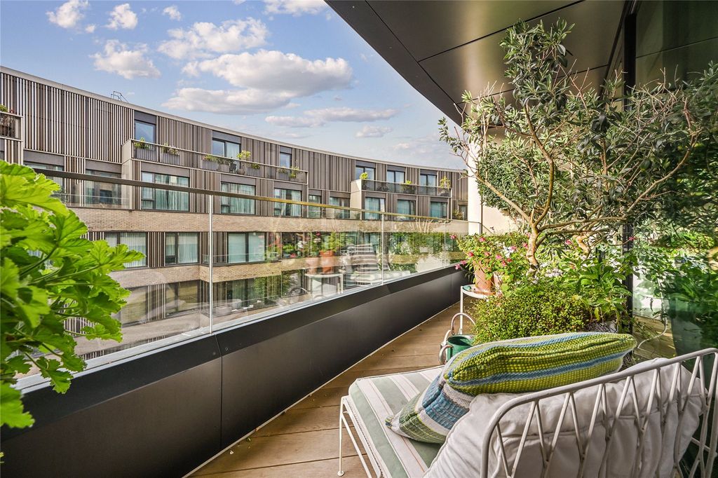 Property photo 2 of 18 Balcony