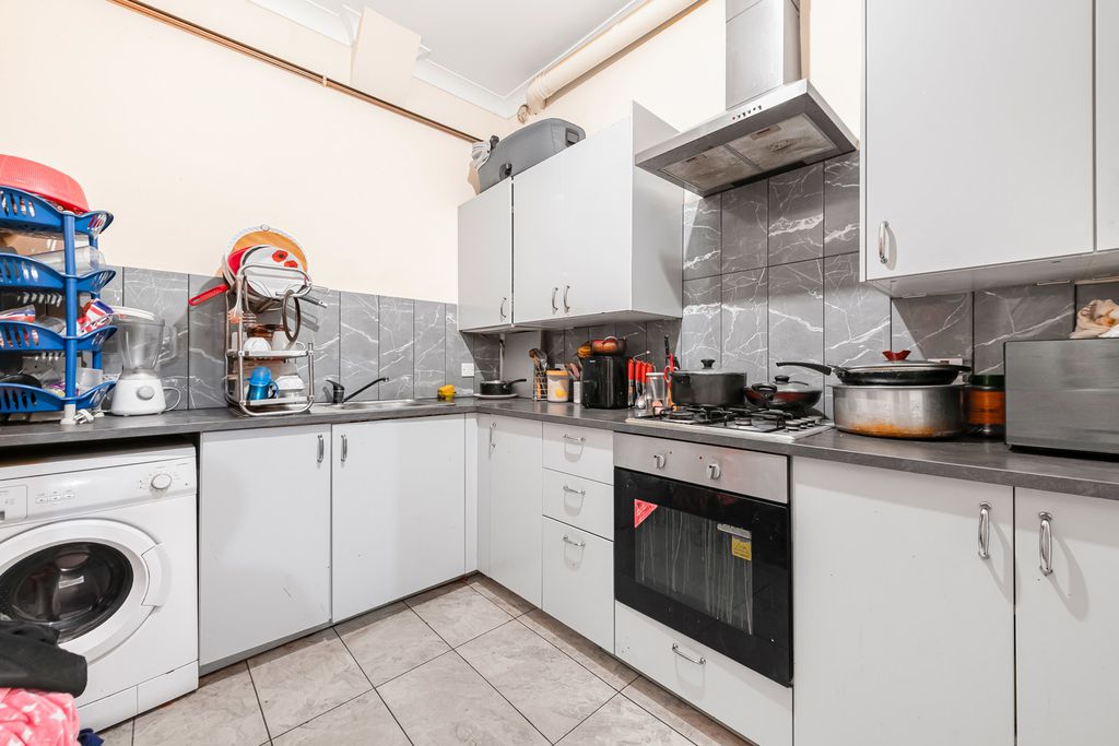 Property photo 3 of 10 Kitchen