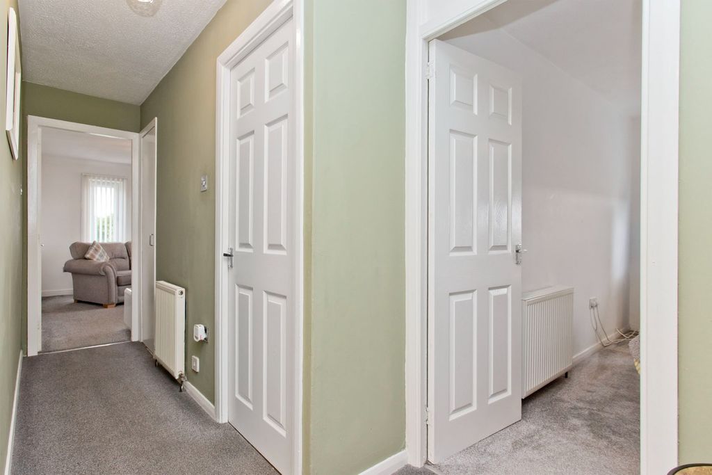 Property photo 2 of 15 5277841