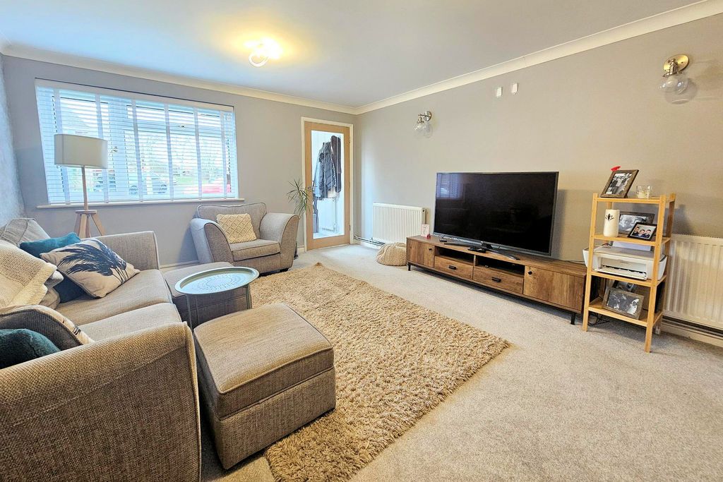 Property photo 2 of 9 Lounge