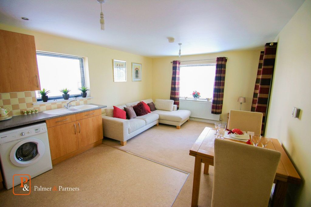 Property photo 3 of 13 Kitchen