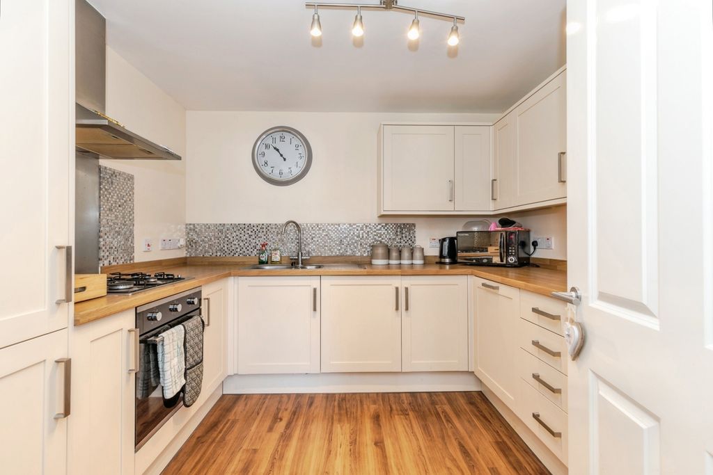 Property photo 2 of 20 Kitchen