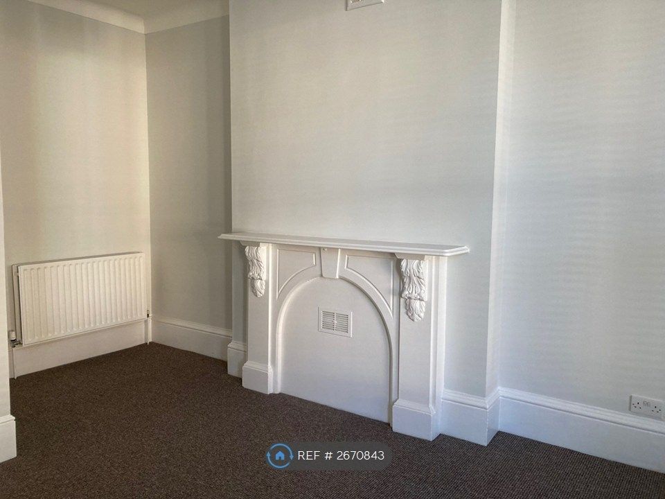 Property photo 3 of 12 Lounge